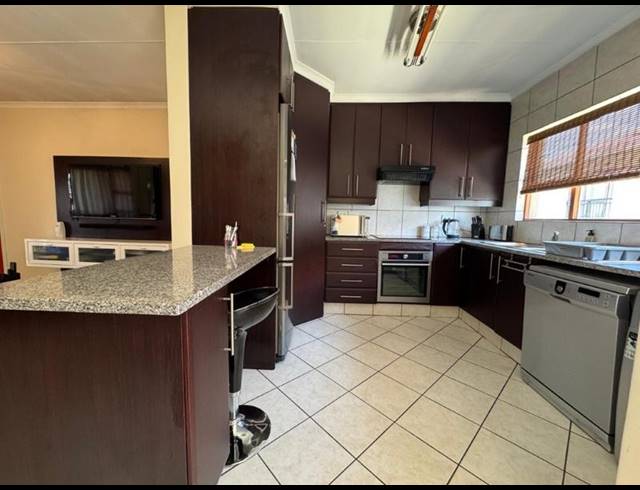 2 BEDROOM TOWNHOUSE FOR SALE IN MEYERSDAL